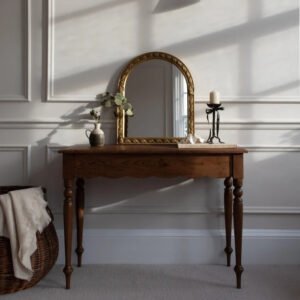 Elegant wooden console table with turned legs and scalloped apron design
