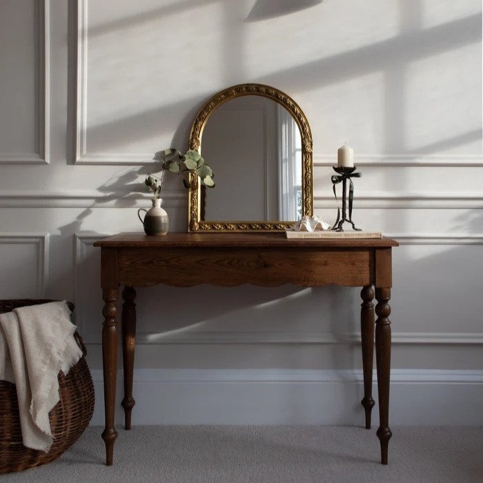Elegant wooden console table with turned legs and scalloped apron design